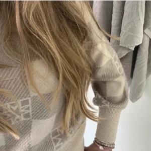 Stickad tröja  - Jätte snygg stickad tröja från bymalina💕💕