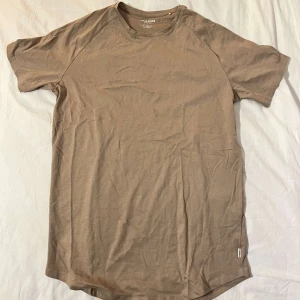 Jack & Jones T-shirt  - Storlek L. Köparen står för frakten.