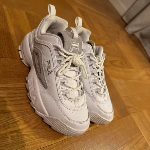 FILA sneakers - Fila sneakers strl 38, knappt använda.