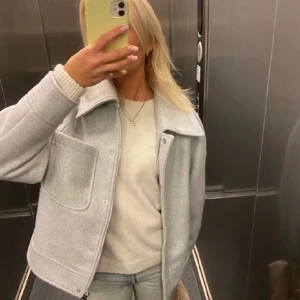 Grå kappa - Grå kappa från nakd, nyskick. Storlek 40 men passar mig som har 36💕