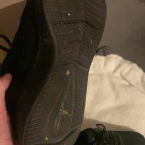 Skechers skor dam 39 - Säljer dessa då de blev för stora för mig . De är köpa på dam men kille kan med ha normal i storleken 