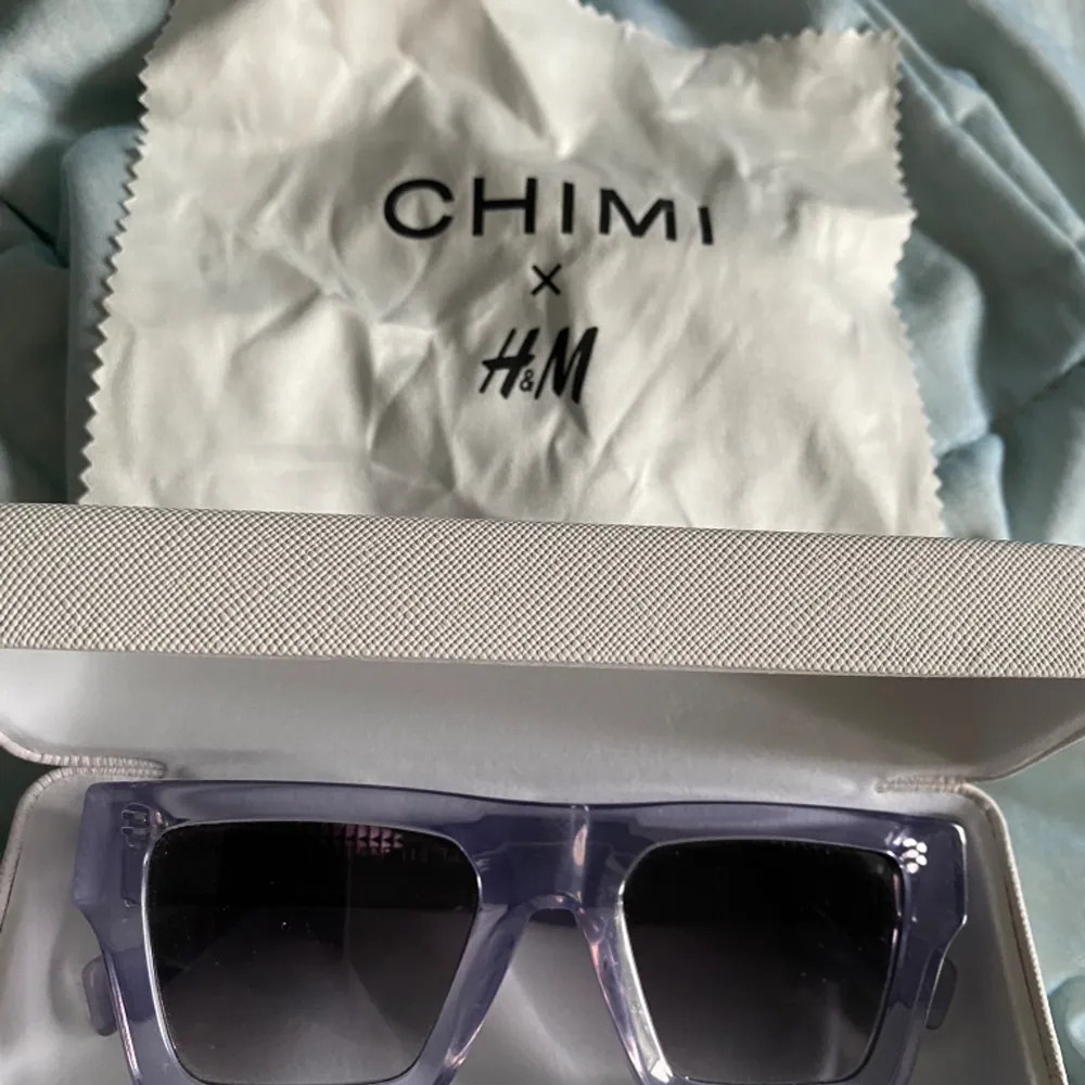 Chimi glasögon som gjordes i samarbete med HM.  Köpta förra sommaren och använda en handfull gånger!  Nypris 900kr  Säljer för 400kr. Övrigt.