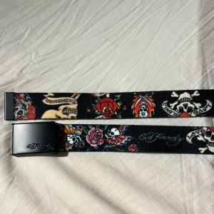 edhardy skärp  - 125 cm skärp. aldrig använd och inga skador alls💗