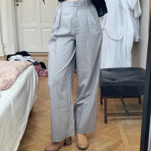 Kostymbyxa  - Kostymbyxa i ullblandning. Knappt använda.