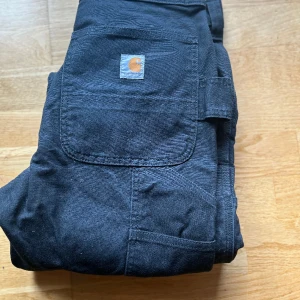 Carhartt byxor, dubbel knee 30x30 - Byxorna är nya, använda Max 2 gr. Fel storlek för mig . 