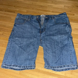 Jorts  - Jorts från lager 157 storlek L (herr). Använd köp nu!