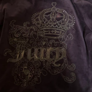 Gammalt juicy kofta  - Lila söt juicy kofta, tyvär för liten på mig stl Xs 🩷