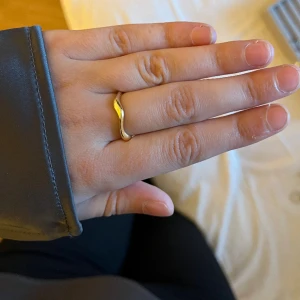 Ring Vågor - Ring i rostfritt stål❣️❣️Tryck gärna köp nu!🤍