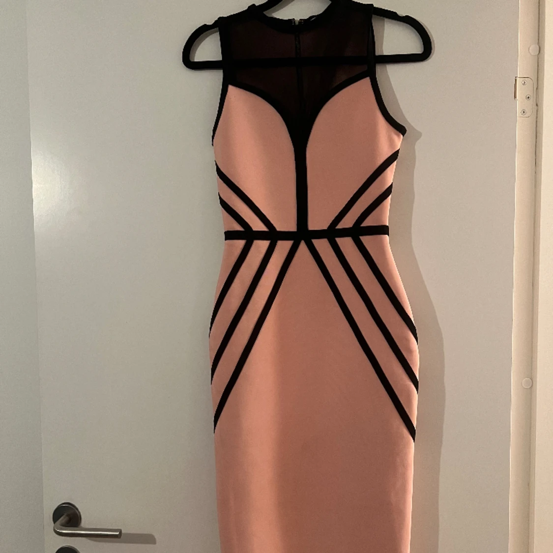 Rosa svart klänning 