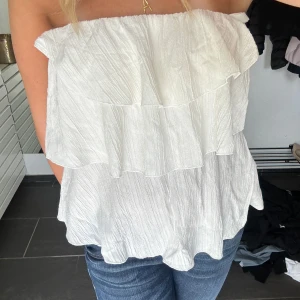 Volang topp  - Bandeau topp med volanger 