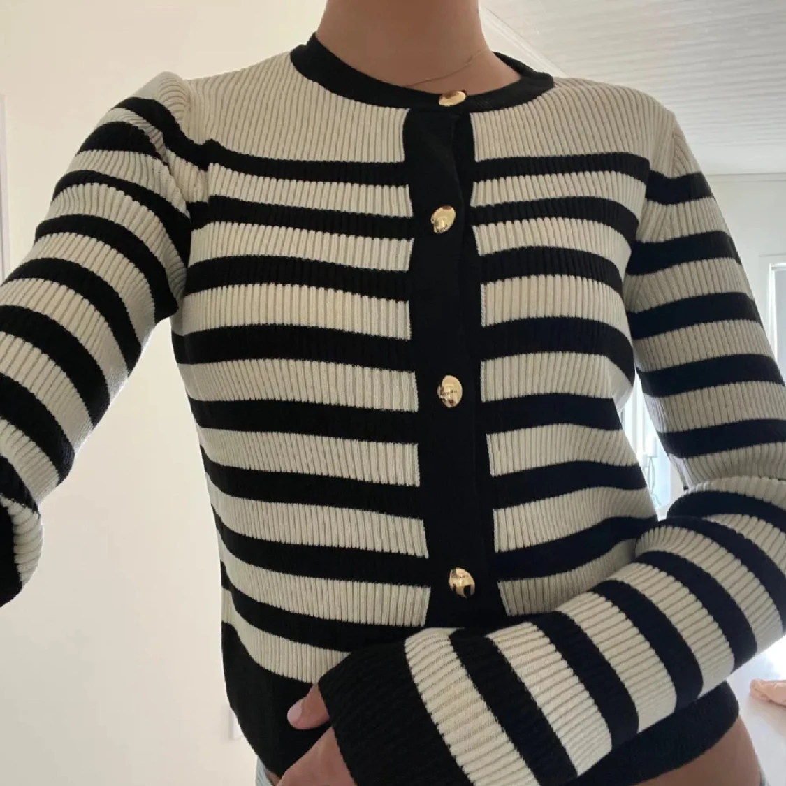 Randig kofta med guldknappar - 90