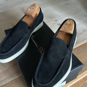 Massimo dutti loafers - Sköna loafers till ett bra pris. Endast använda två gånger så som gott som nya. Box o dustbag medkommer. Hör av dig vid frågor