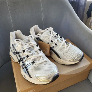 Nya Asics strl 39,5 - Helt nya 
