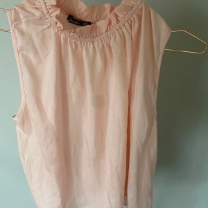 Rosa topp - Söt blus från Crocker🫶(min kamera är trasig, så de är ingen fläck på tröjan)