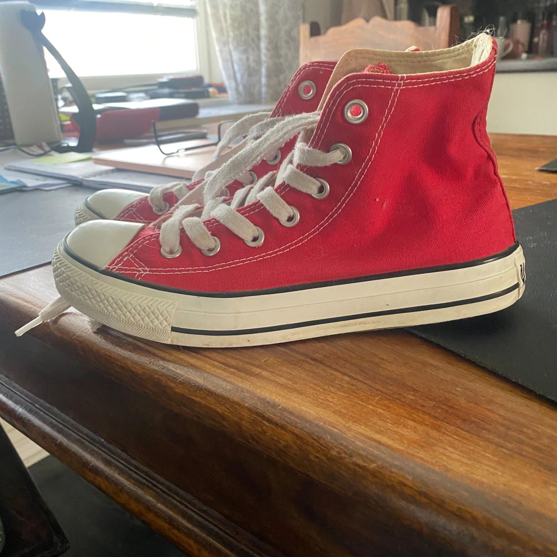 röda converse  - 91