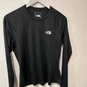 Tränings tröja  - En träningströja från the north face. Använd få gånger 