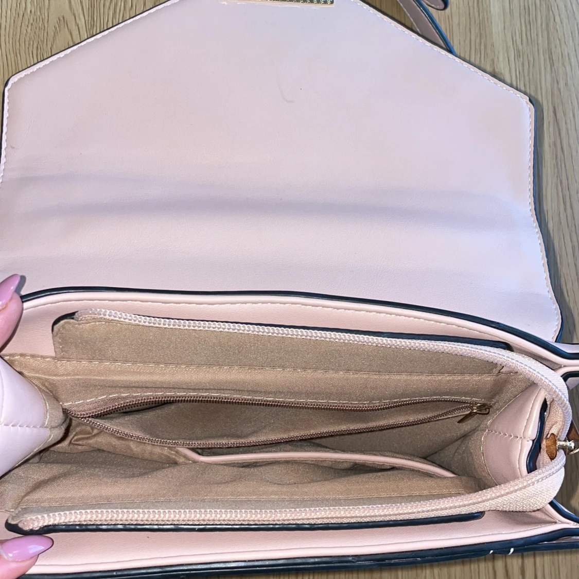 Ljusrosa/puderrosa väska  - 92