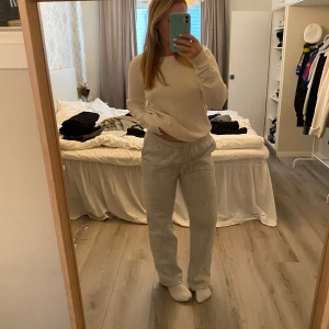 Stickad tröja - Vit stickad tröja från Vila, kom gärna med prisförslag 🤍💛