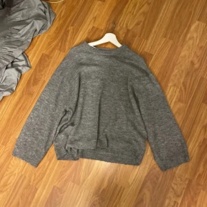 Stickad tröja  - Grå stickad tröja från Lager 157, aldrig använd💞