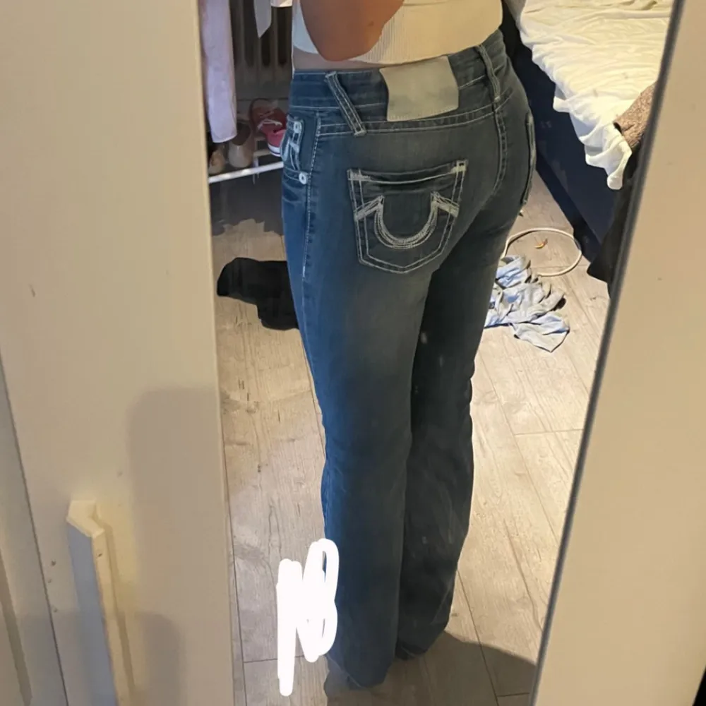 As snygga lågmidjade jeans från true religon i strl 30, skulle säga att de är xs. Jeans & Byxor.