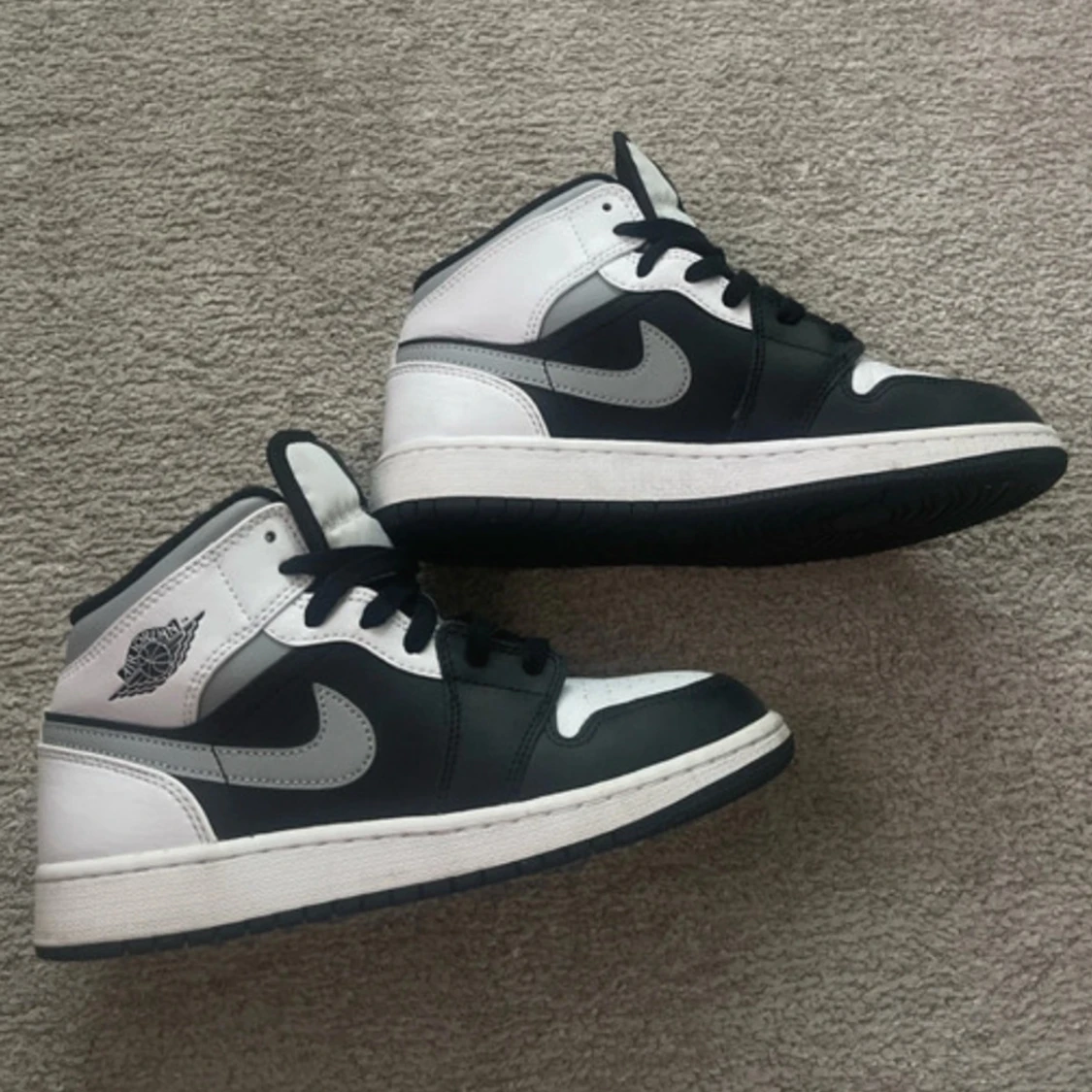 Jordan 1 mids