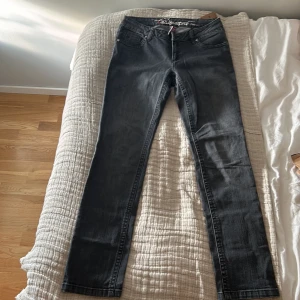 Lågmidjade jeans - Jag säljer dessa jätte snygga EDC by ESPRIT💕säljer då dom tyvärr inte passar mig💕