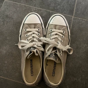 Militärgröna converse - Lite slitna därav priset!!