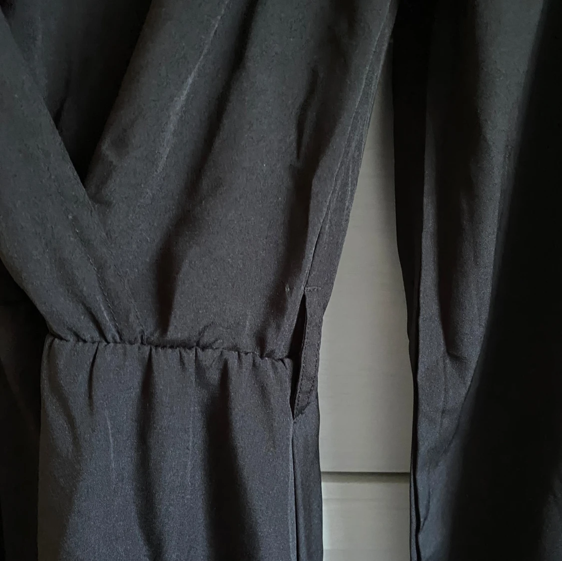 Svart omlottklänning från NA-KD - 92