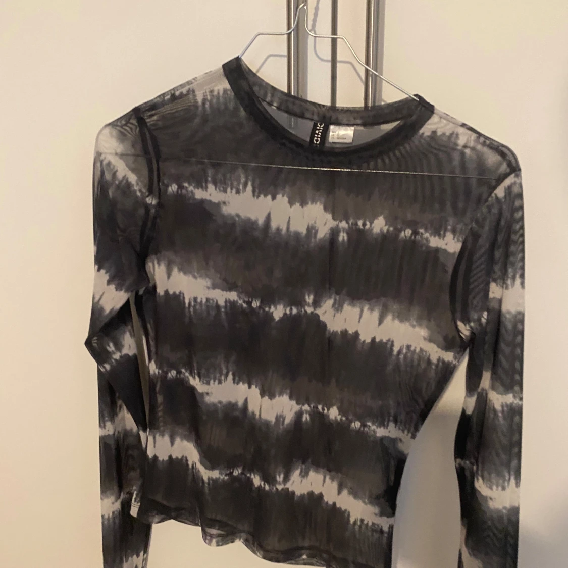 Svart och grå långärmad topp från Divided