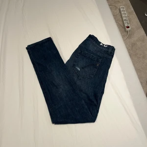 Dondup jeans George storlek 31 - Dondup jeans i fint skick, använt Max 10 gånger. Storlek 31