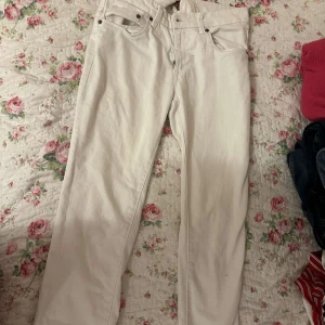 Vita skinny jeans - Vita, fina skinny jeans som sitter jättefint. 