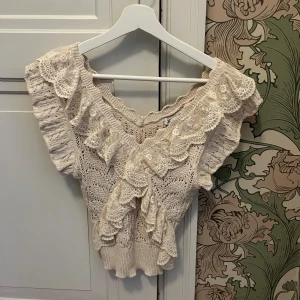 Söt topp - Bra skick, knappt använd! 