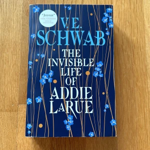 The invisible life of Addie LaRue - Bok på engelska, bra skick men använd. Köpt på Plick. En bra bok 