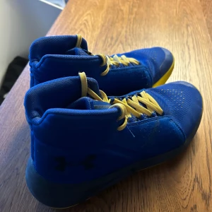 Under Armour basketskor - Storlek 38,5, bra skick men använda, under armour basketskor