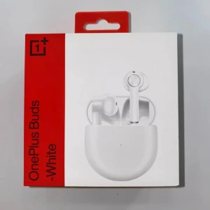 Oneplus buds hörlurar bluetooth - Oneplus buds hörlurar (bluetooth). Model E501A. Orginalpris 979kr (Elgiganten). De passar bra. Hörlurarna har jag använt fåtal gånger men jag har steriliserat de noga. Hörlurar, fodral, laddare (usb c), box, manual. Skriv om du har frågor eller bild
