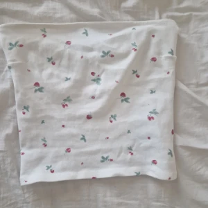 Jordgubb top  - Super söt tube top från gina❤🍓 passar fint och e inte för kort i midjan 