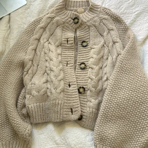Cardigan - Jättesnygg och tjock, perfekt till hösten💘storlek S men oversized