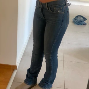 Levis bootcut jeans  - Köpt från Sellpy men knappt använda! Storleken är 25/32