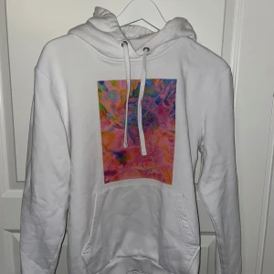 Huddie- The Cool Elephant - Jätte fina huddies, knappt använda från The Cool Elephant! Storlek M i båda. 💕💕 Säljer nu för 250 kr/st, orginalpris - 600/st💕