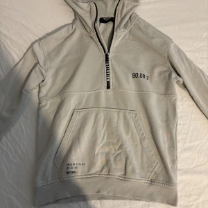 Woxo 720 hoodie vit - Vit hoodie namn woxo 720. 