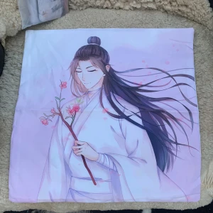 örngott heaven officials blessing   - örngott med xie lian från heaven officials blessing! är i nyskick, oanvänd! 