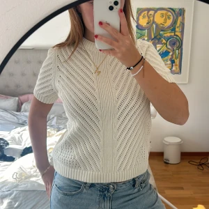 Stickad t shirt - Fin stickad tshirt som knappt är andvänd. Därför säljer jag den❤️