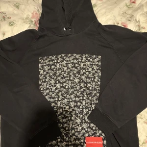 hoodie från calvin klein - bra skick använd fåtal gånger 