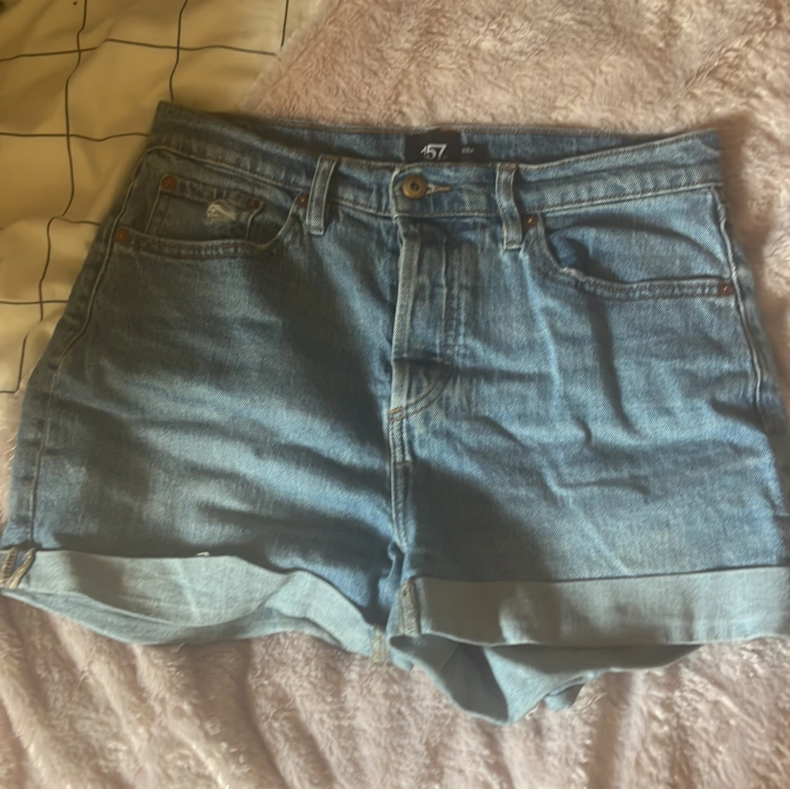 Blåa jeans shorts