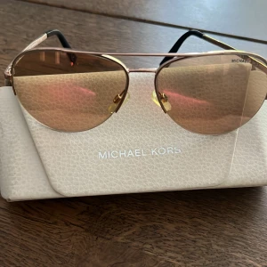 Michael Kors solglasögon  - Michael Kors solglasögon 