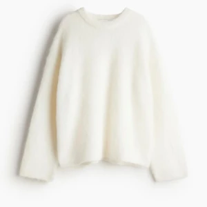 Mohair tröja hm - Aldrig använd Såå fin och mysig till hösten🥰🫶🏻✨ helt slutsåld på hemsidan!! Oversized i modellen 