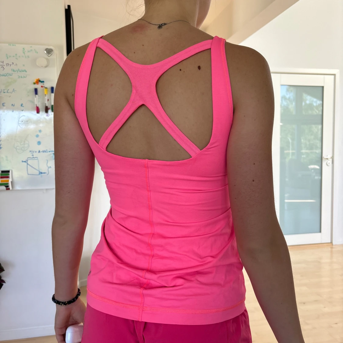 Lululemon träningslinne med inbyggd bh