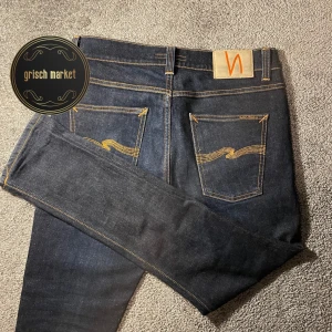 Nudie Jeans  - Ett par Nudie jeans i mycket bra skick, modell LeanDean | inga defekter, skick 9,5/10 | size 31/30 som sitter för litet på mig, jag är 183cm 73kg | passar dig som är runt 180cm och 60kg | nypris 1600, priset är inte hugget i sten! |
