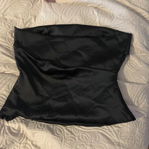 Satin topp - Super söt och aldrig använd satin topp ifrån zara