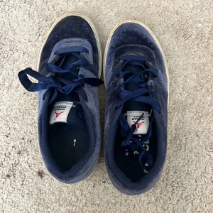 Jordans  - Coola skor, kommer göras rent innan de skickas!! Dessa är verkligen super coola